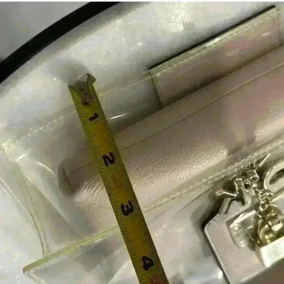 DKNY BRAND NEW WITH TAGS bagwith insert - Picture 9 of 9